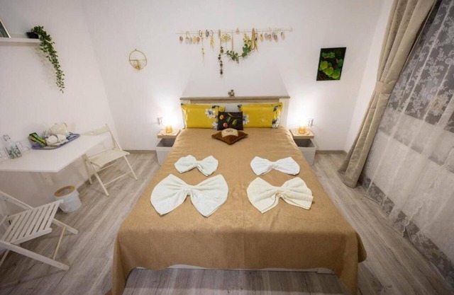 Private zen rooms in new villa with WiFi, AC, Parking in wonderful Călimănești