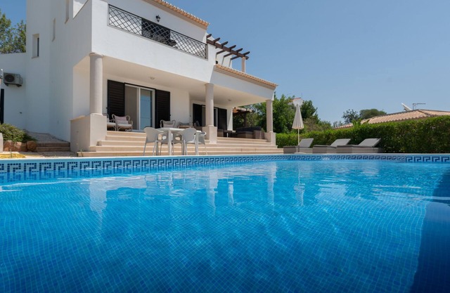 Privately owned 4 Bed Villa On Club Albufeira, Private Heated Pool, Wifi & AC