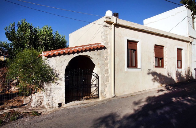 Privet Villa very quiet area, Ideal to explore west Crete.