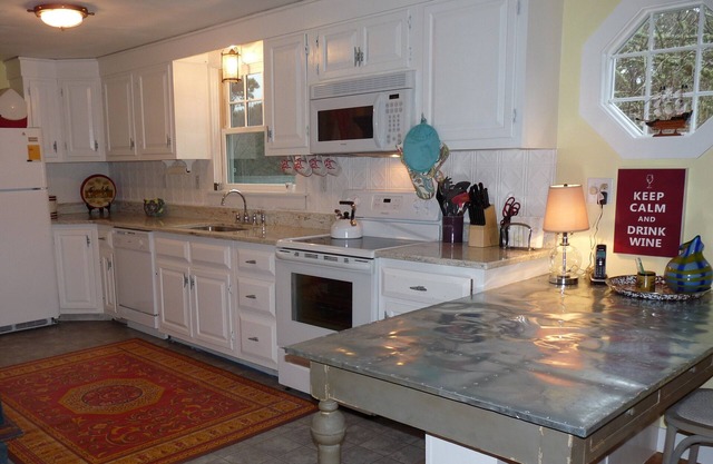 Professionally decorated Katama Gem-near South beach, town, bike path
