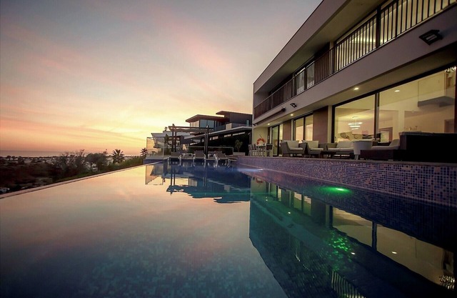 PROMO 10% MONTHLY DISCOUNT!n Sea View, Private Heatable Pool, AC, Wifi