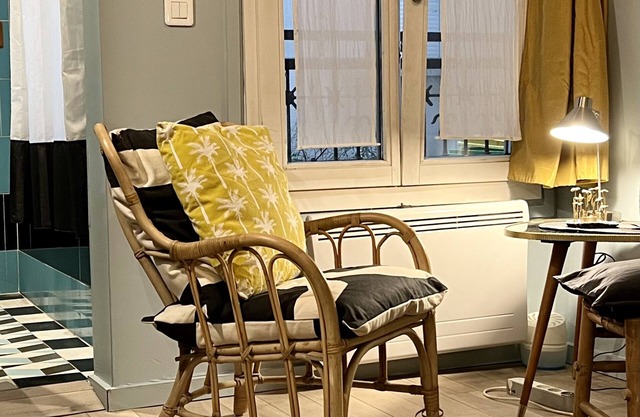 PROMO/Cozy, central studio in a lively neighborhood.