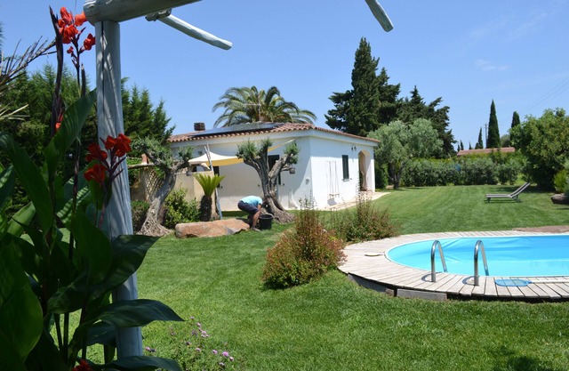 Promotion cottage with pool within walking distance to the sea, wi-fi available