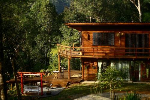 Propriedade inteira e Kombi-home em meio à mata