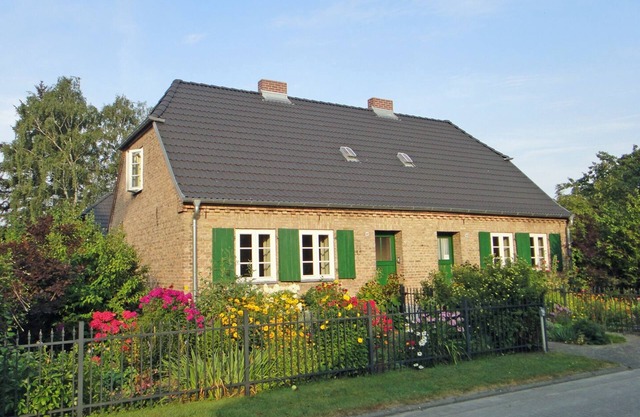 Protected house with large garden for 2-3 or 4-6 guests on request