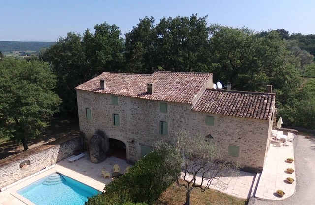 Provençal farmhouse with character, swimming pool, near Grignan, for 9/10 pers.