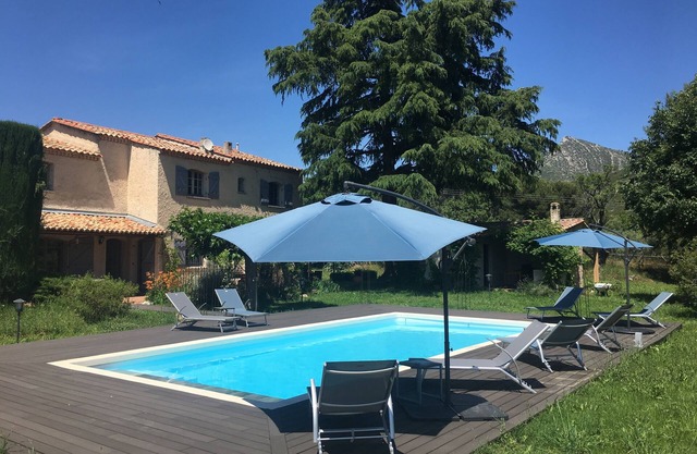 Provençal bastide in its green setting, pool 10mx5m,6000m² leafy closed park