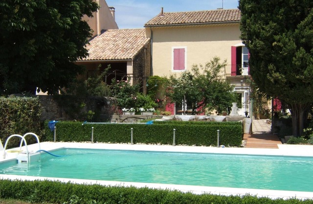 Provence-Charming house with garden and swimming pool, up to 10 people