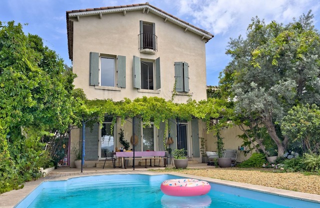 Provencal Bastide villa. Swimming pool and breathtaking view! Calm and comfort.