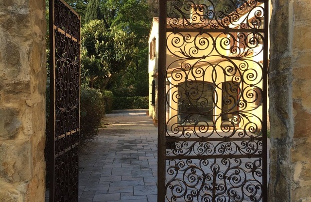 Provencal Estate with full privacy, no nuisances, near beaches, F1 GP racetrack