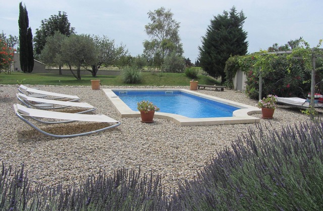 Provencal farmhouse in an exceptional setting with heated pool