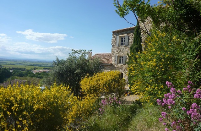 Provencal house in a quiet and in the heart of the village of Gigondas