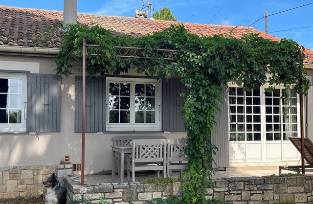 Provencal house with swimming pool in the countryside on 5000m2 of land