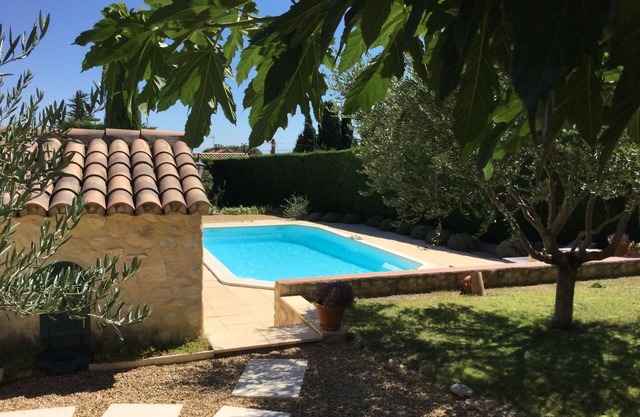 PROVENCAL HOUSE WITH PRIVATE POOL near Vaison La Romaine