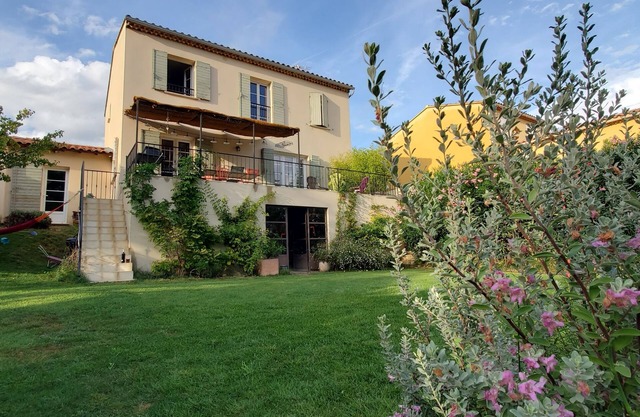 Provencal house with swimming pool
