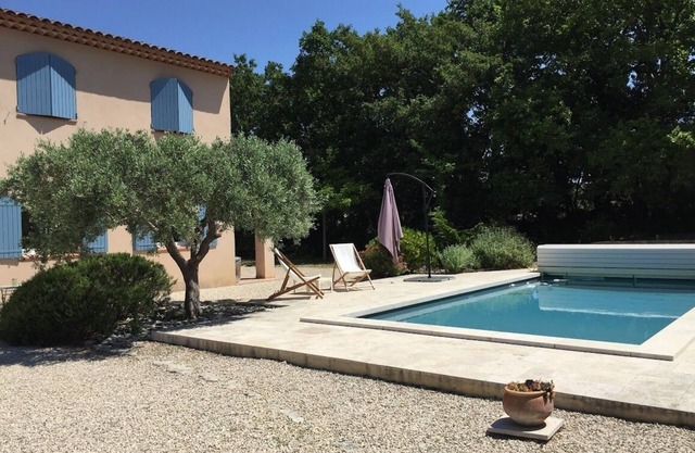 Provencal house with swimming pool in the Luberon