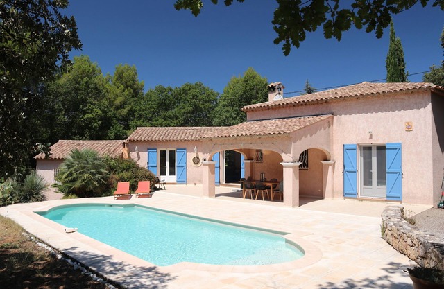 Provençal villa with pool on a large property in a quiet setting.