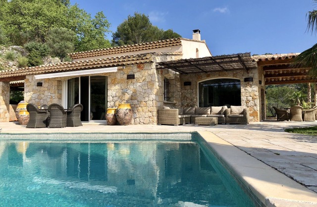 Provencal villa in unique natural and calm setting with beautiful views