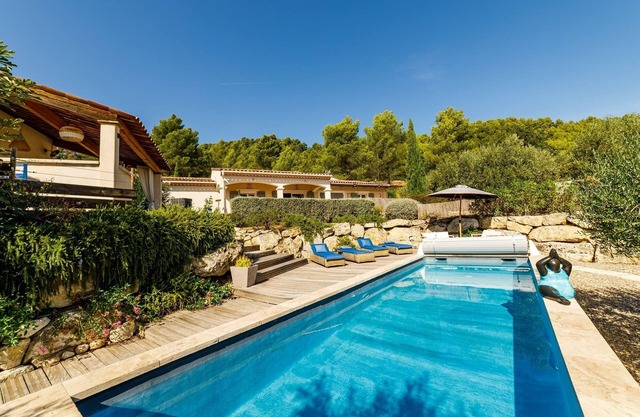Provencal villa with pool and panoramic view