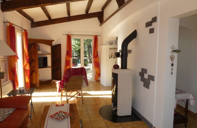 PROVENCE: HOUSE IN LES SALLES/VERDON, 400 M FROM LAC DE SAINTE-CROIX, GORGES DE L'OUEST