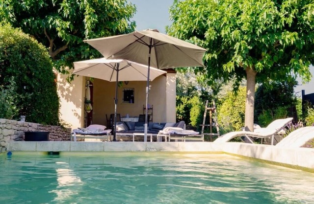 PROVENCE-LUBERON- OPPEDE grand standing-design, comfort, view and private pool.