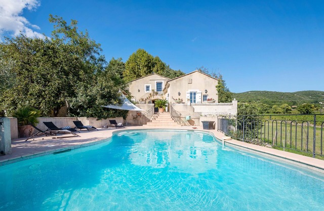 PROVENCE MAS IN A THOUSAND VINEYARDS VIEW ON MONT VENTOUX WITH POOL