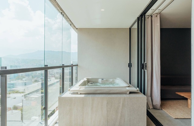Provenza - Private Balcony & Hot Tub - Pool - Deluxe - Wake 1115
