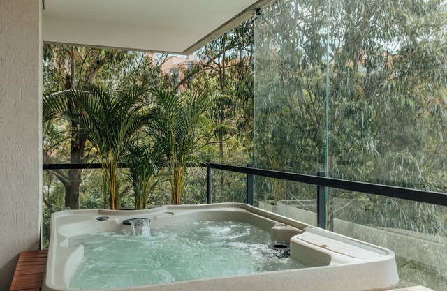 Provenza - Private Hot Tub - AC - Balcony - Deluxe - Wake 516