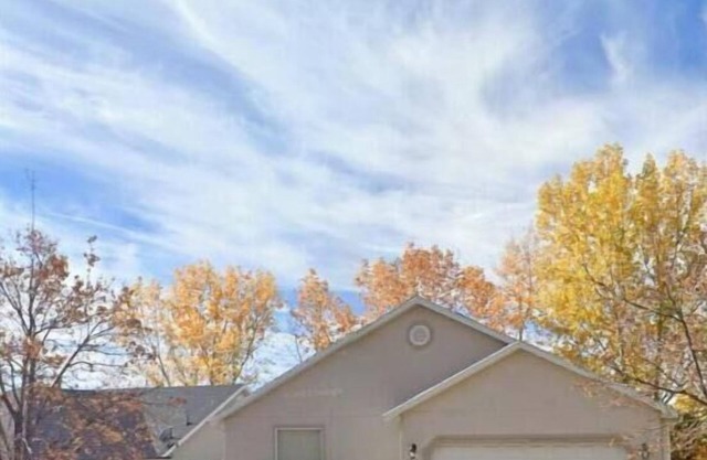 Provo Home - self-contained 2 bedroom 2 bathroom upper unit