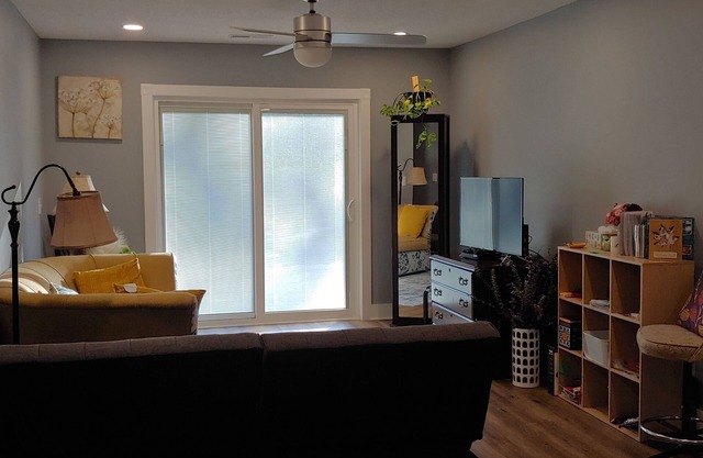 Proximity to ECU games, tasty restaurants; A quite, tucked away neighborhood