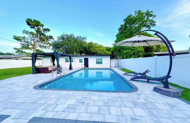 Prvt Home w/large pool/4Beds/3Baths