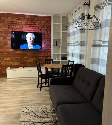 Przytulna kawalerka w kamienicy w pobliżu Jeziora Ełckiego