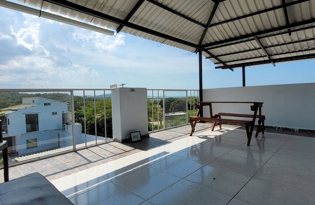 Puerto Caimánn4-bedroom cottage with fitness room, AC, WiFi, Billiards and pool.