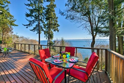 Puget Sound Escape Private Beach and Oversized Deck