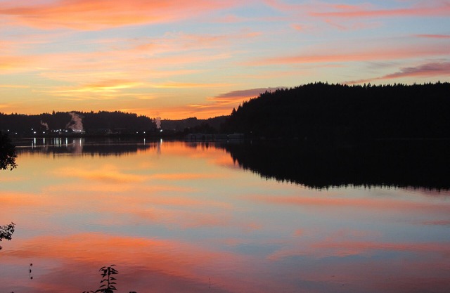 Puget Sound Waterfront Beach House ~ Neighborhood Pool - Gorgeous Sunsets!