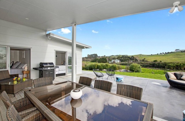 Pukeko Paradise - Mangawhai Heads Holiday Home