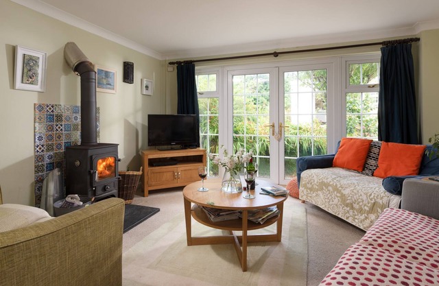 Pump Cottage - a house that sleeps 8 guests in 4 bedrooms