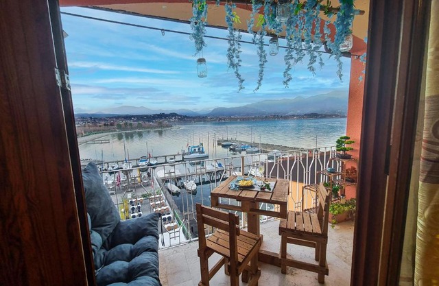 PURA VIDA APARTMENT, Facing Lake Garda