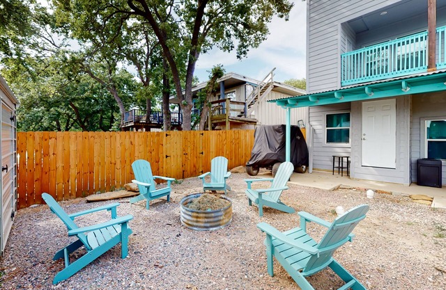 Pura Vida Texoma | House in Gordonville with lake views