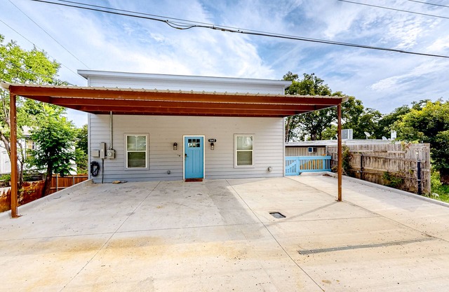 Pura Vida Texoma, Unit A | House in Gordonville