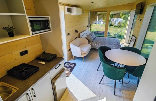 Pura Vida Tiny house Seaside Resort Mirror house
