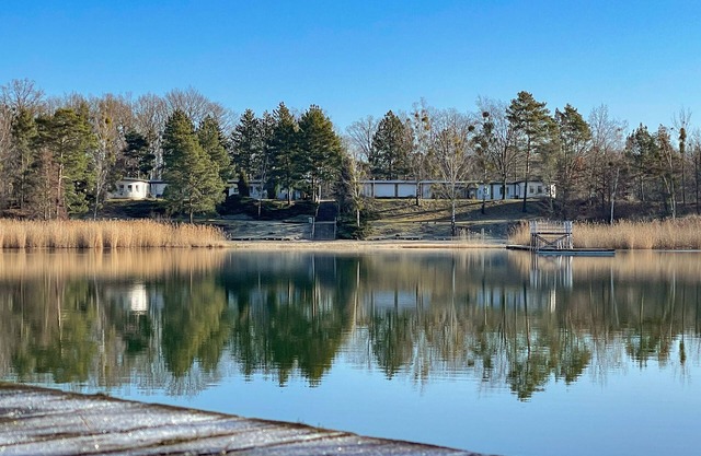 Pure vacation in our "See-Ferienwohnung 1" directly at the Möhlauer See. The apartment has approx. 40 square meters of living space