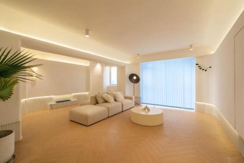 Pure home-Shanghai core high-floor house, large area, near Yuyuan Garden, the Bund People's Square,Commanding Panoramic Night of the Pearl Tower,Enjoying the stunning views of the Bund