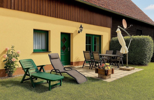 Pure nature, nearby bathing facilities, spacious interior design, peace & relaxation