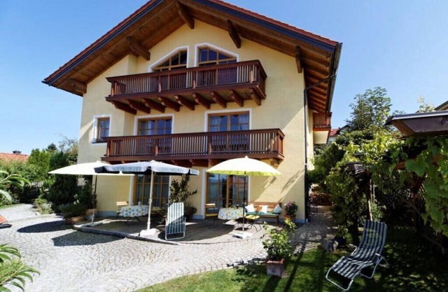 Pure romance & tranquillity - time out on the edge of the forest with mountain views and a tiled stove