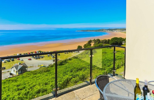 PUTSBOROUGH CLIFTON COURT 17 | 1 Bedroom | Putsborough | Sleeps 4