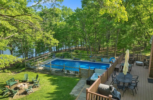 Pvt Hot Tub, Lakefront, Foliage, Heated Pool, Hike Ping Pong, Foosball