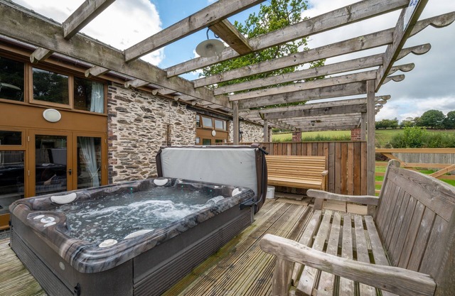Pwllyn - Four Bedroom House, Sleeps 6