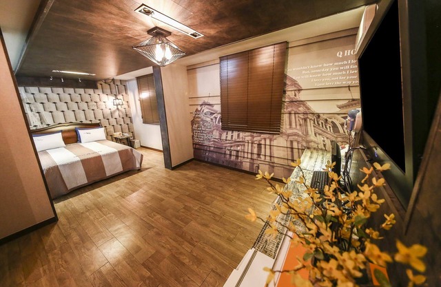 Q Hotel