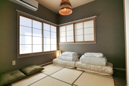 QU101 Edogawa Japanese Style Apartment 101 has direct access to Akihabara and Shinjuku, with convenient transportation and free WiFi